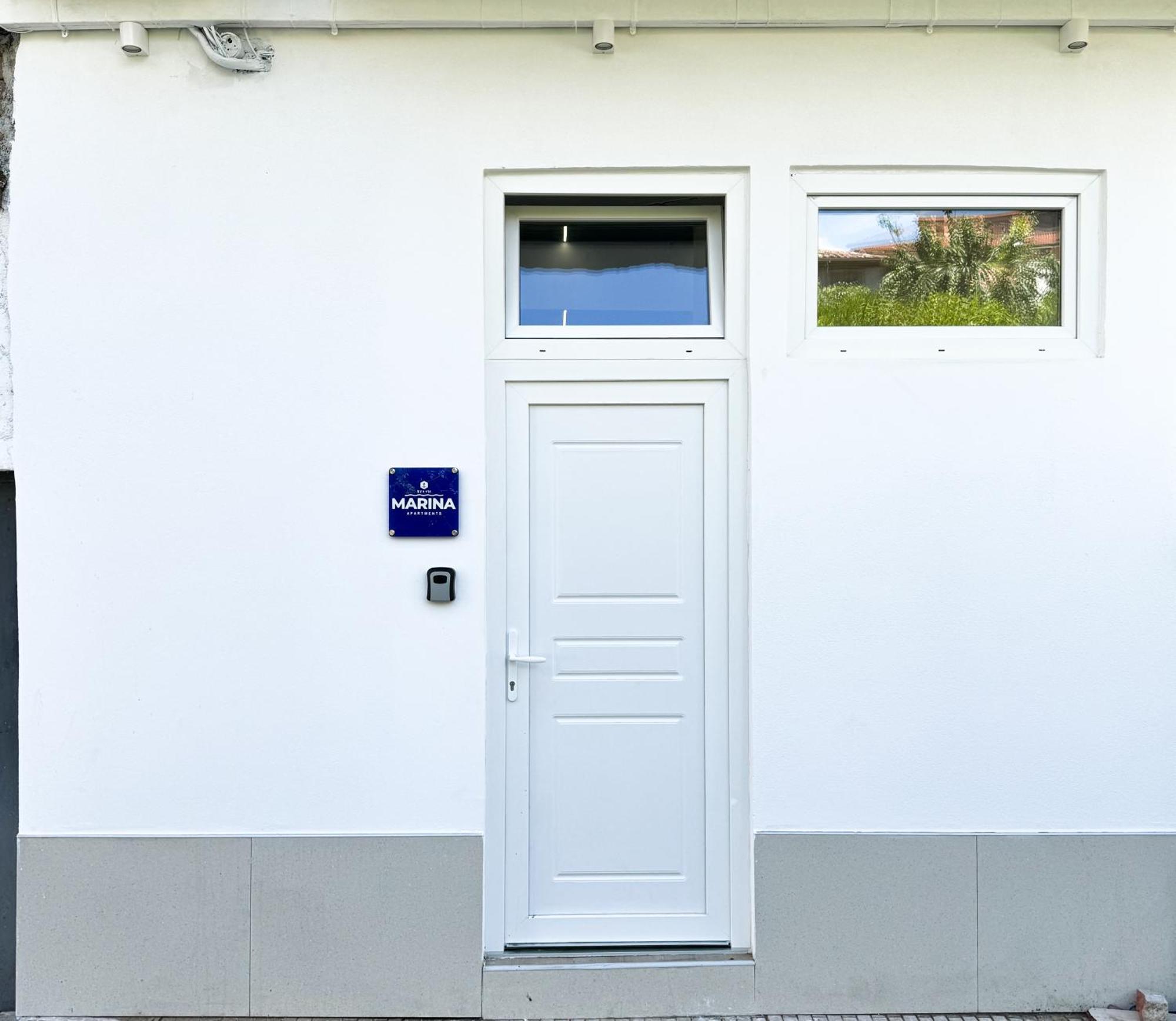 Marina Private Room Shkodër エクステリア 写真
